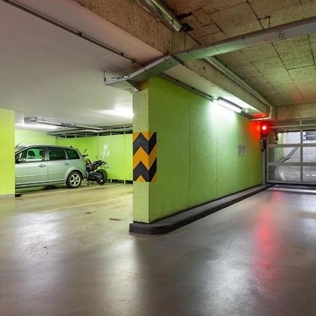 Modern Spacious Flat With A Terrace And A Parking Praga Exterior foto